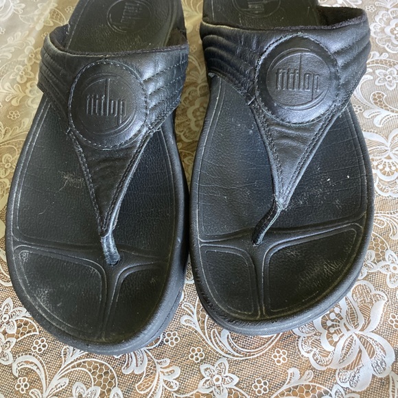 FIT FLOPS black size 8 very comfy thong sandals, hardly worn. See pictures. - Picture 1 of 10